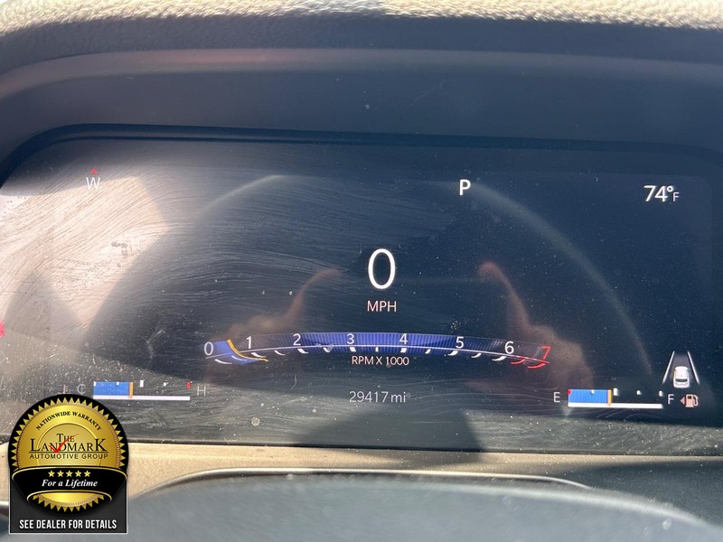 Jeep Grand Cherokee L Vehicle Full-screen Gallery Image 12