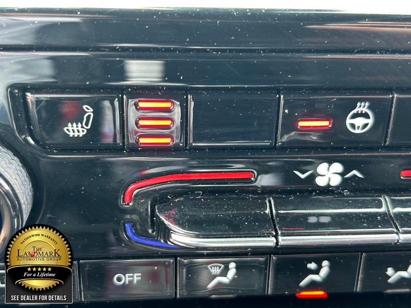 Jeep Grand Cherokee L Vehicle Full-screen Gallery Image 14