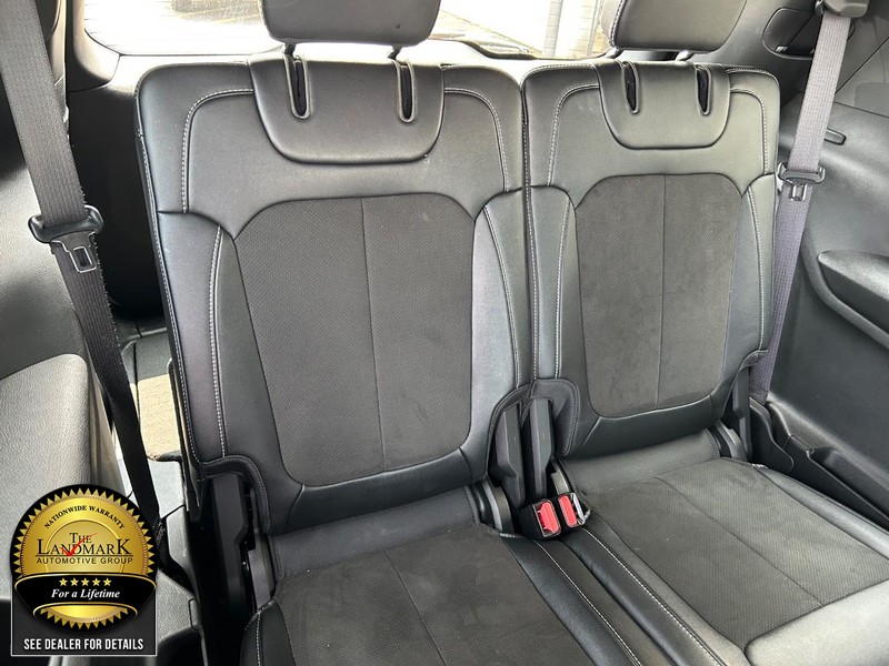 Jeep Grand Cherokee L Vehicle Full-screen Gallery Image 17