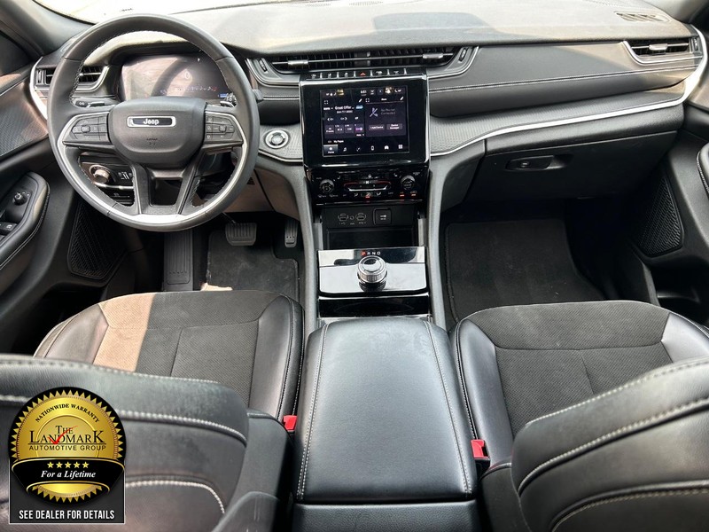 Jeep Grand Cherokee L Vehicle Full-screen Gallery Image 18