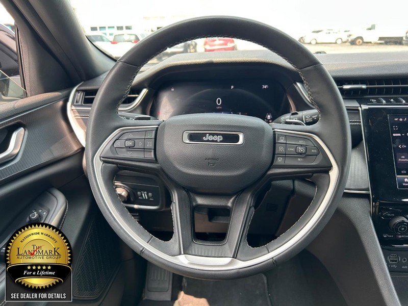 Jeep Grand Cherokee L Vehicle Full-screen Gallery Image 19