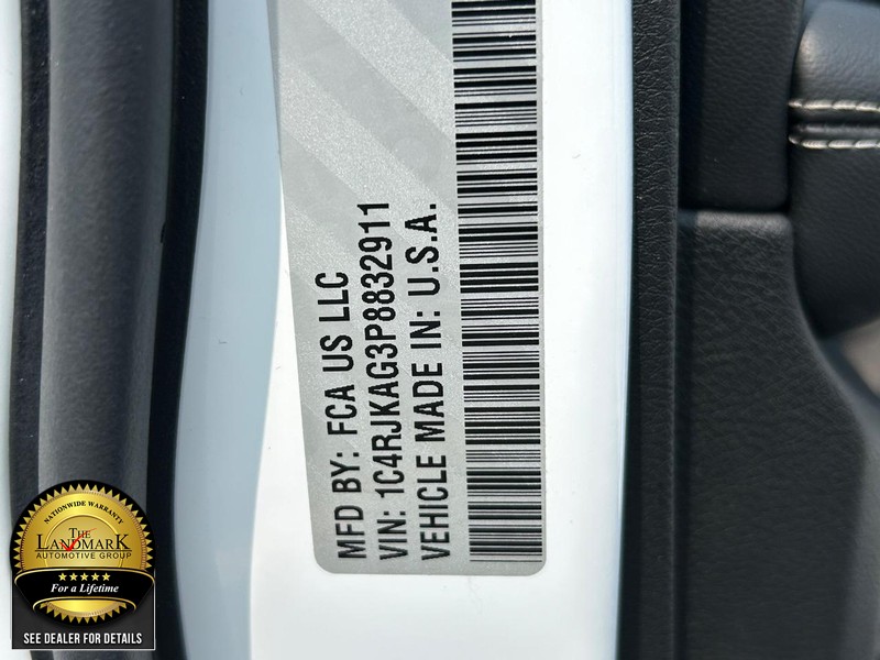 Jeep Grand Cherokee L Vehicle Full-screen Gallery Image 23