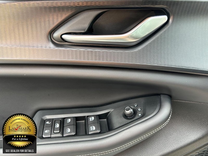 Jeep Grand Cherokee L Vehicle Full-screen Gallery Image 8