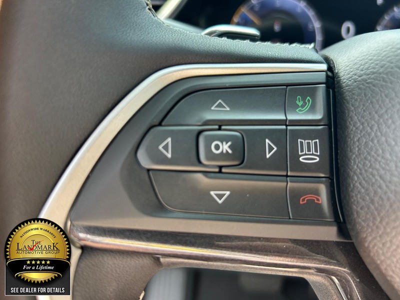 Jeep Grand Cherokee L Vehicle Full-screen Gallery Image 10