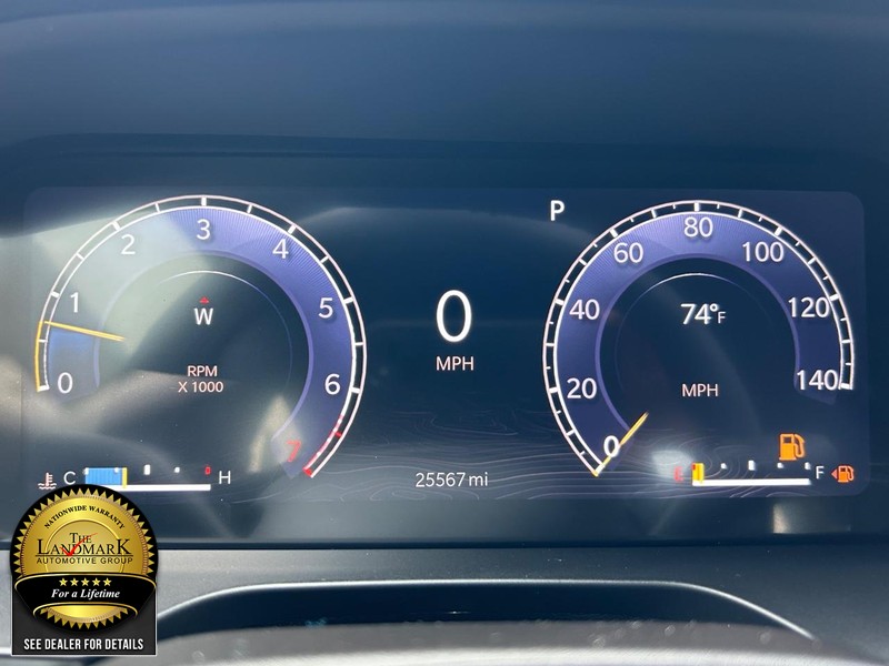 Jeep Grand Cherokee L Vehicle Full-screen Gallery Image 12