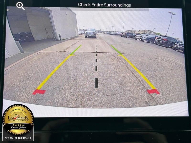 Jeep Grand Cherokee L Vehicle Full-screen Gallery Image 13