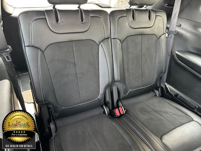 Jeep Grand Cherokee L Vehicle Full-screen Gallery Image 17