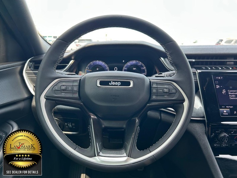 Jeep Grand Cherokee L Vehicle Full-screen Gallery Image 19