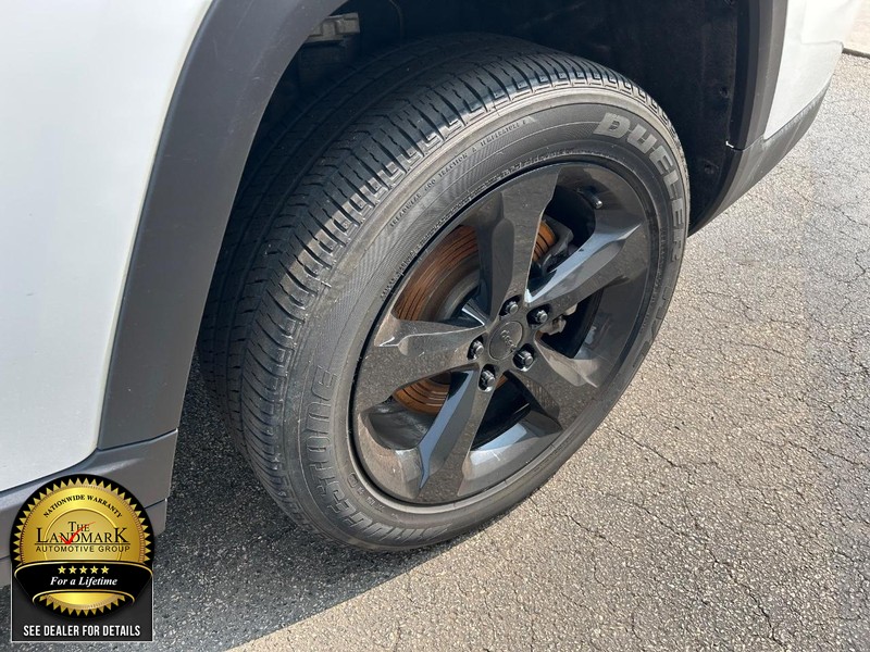 Jeep Grand Cherokee L Vehicle Full-screen Gallery Image 22