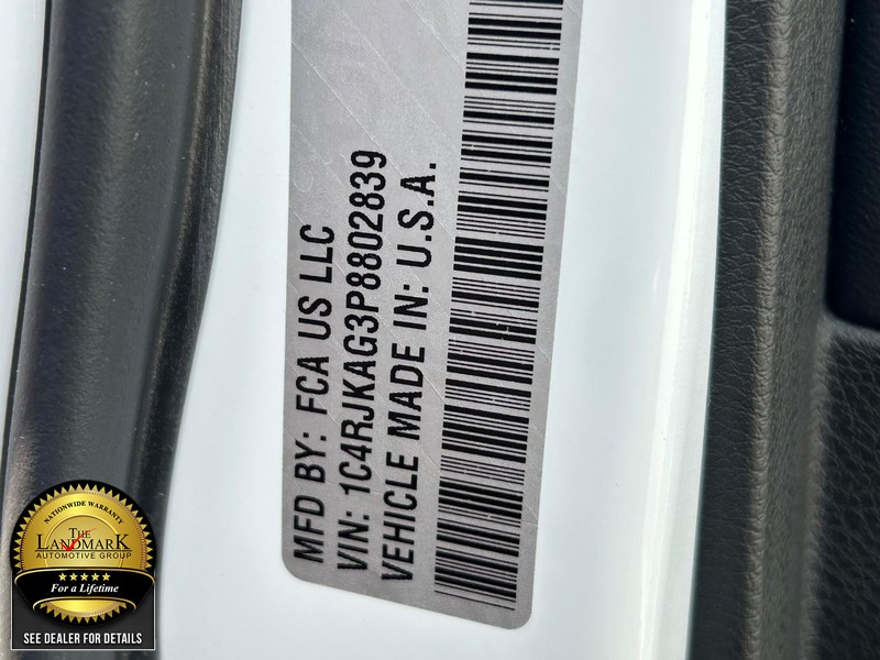 Jeep Grand Cherokee L Vehicle Full-screen Gallery Image 23