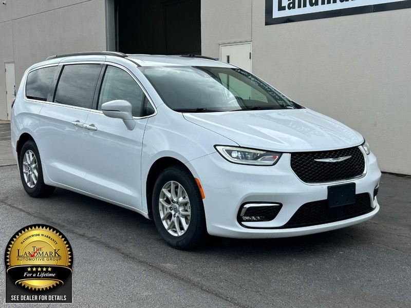 Chrysler Pacifica Vehicle Full-screen Gallery Image 2