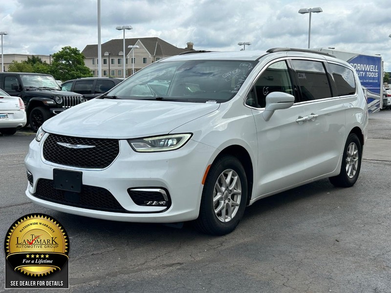 Chrysler Pacifica Vehicle Full-screen Gallery Image 5