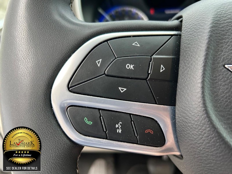 Chrysler Pacifica Vehicle Full-screen Gallery Image 10