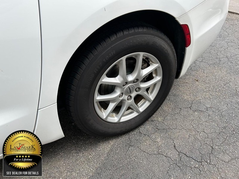 Chrysler Pacifica Vehicle Full-screen Gallery Image 22