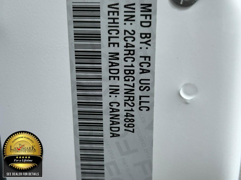 Chrysler Pacifica Vehicle Full-screen Gallery Image 23