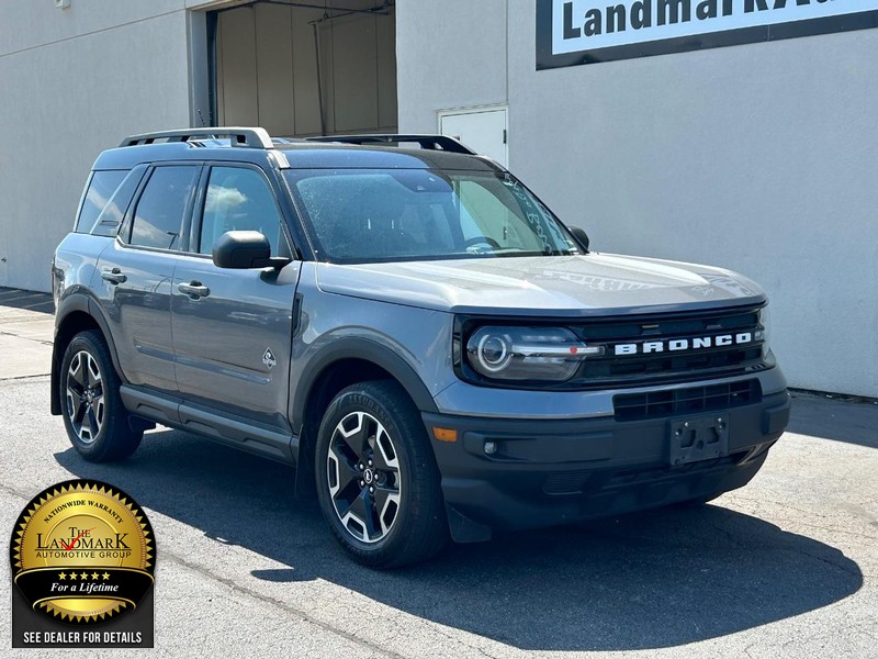 Ford Bronco Sport Vehicle Full-screen Gallery Image 2