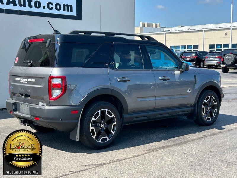 Ford Bronco Sport Vehicle Full-screen Gallery Image 3