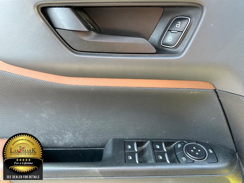 Ford Bronco Sport Vehicle Full-screen Gallery Image 8