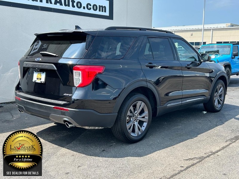 Ford Explorer Vehicle Full-screen Gallery Image 3