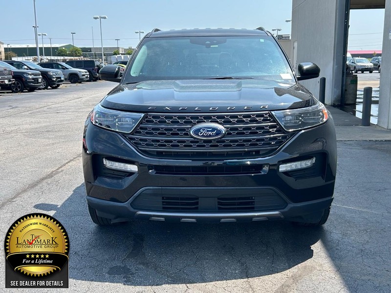 Ford Explorer Vehicle Full-screen Gallery Image 4