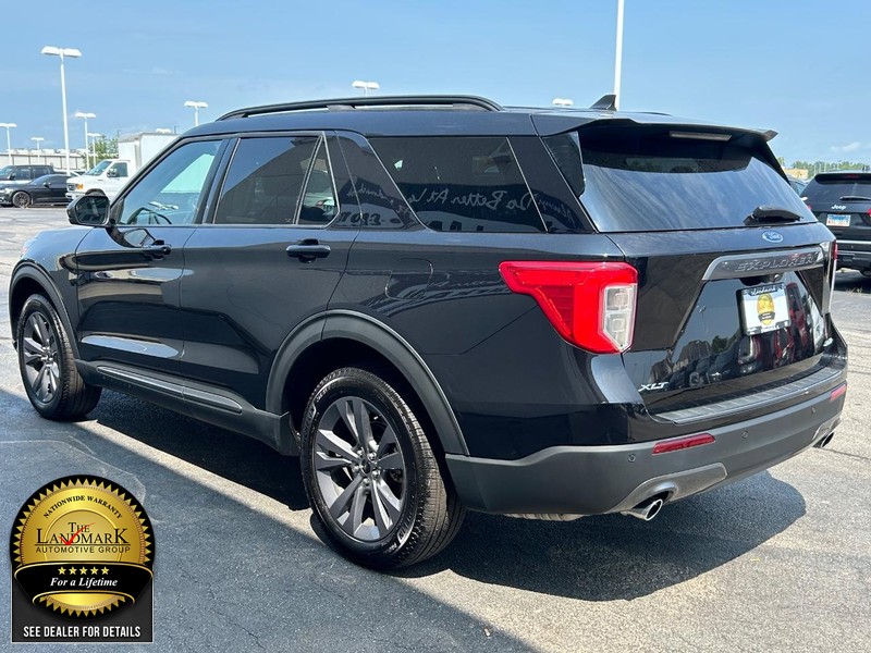 Ford Explorer Vehicle Full-screen Gallery Image 6