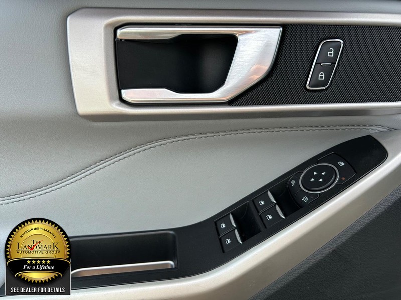 Ford Explorer Vehicle Full-screen Gallery Image 8