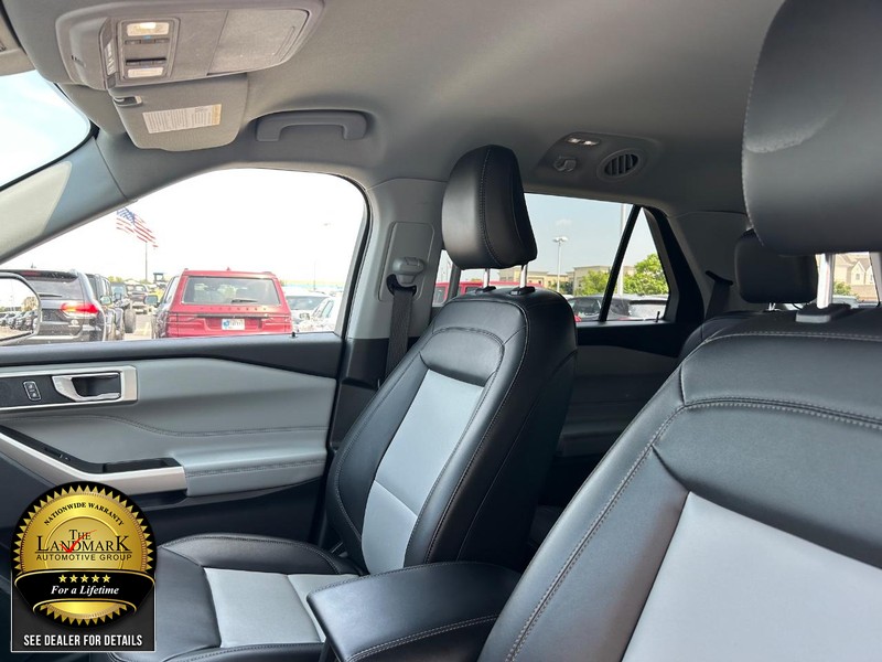 Ford Explorer Vehicle Full-screen Gallery Image 9