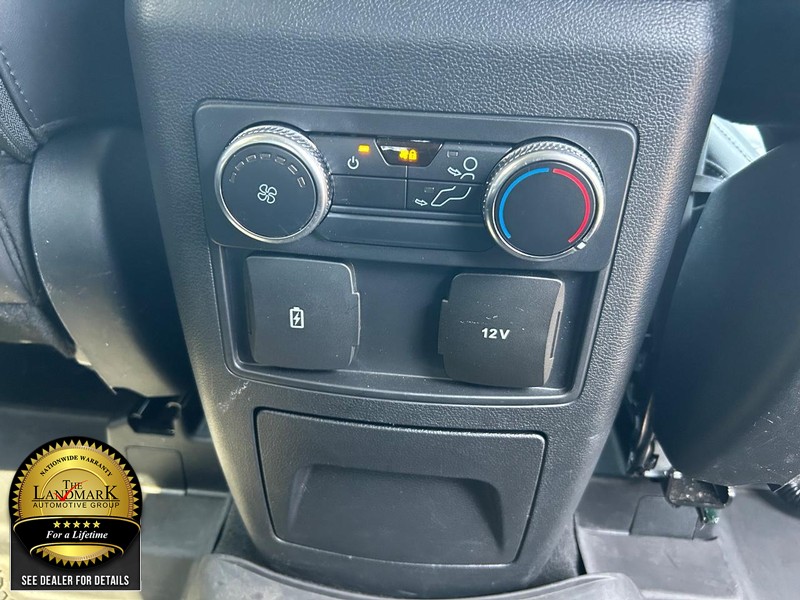 Ford Explorer Vehicle Full-screen Gallery Image 16