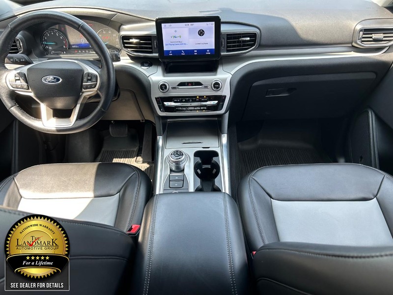 Ford Explorer Vehicle Full-screen Gallery Image 18