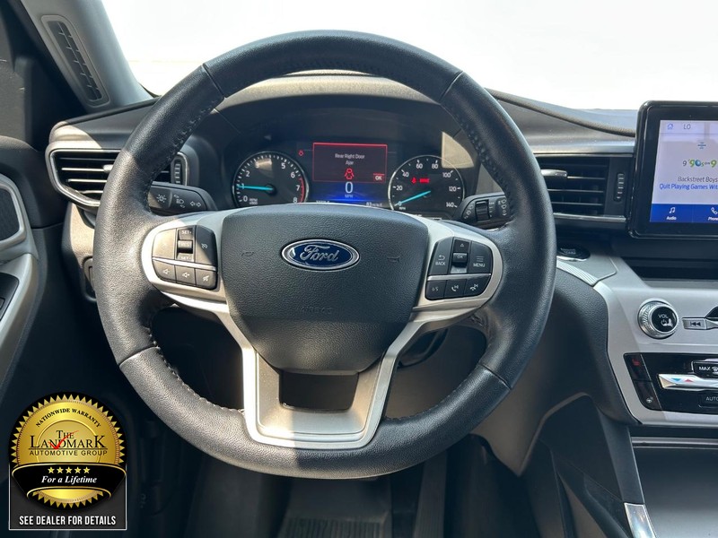 Ford Explorer Vehicle Full-screen Gallery Image 19