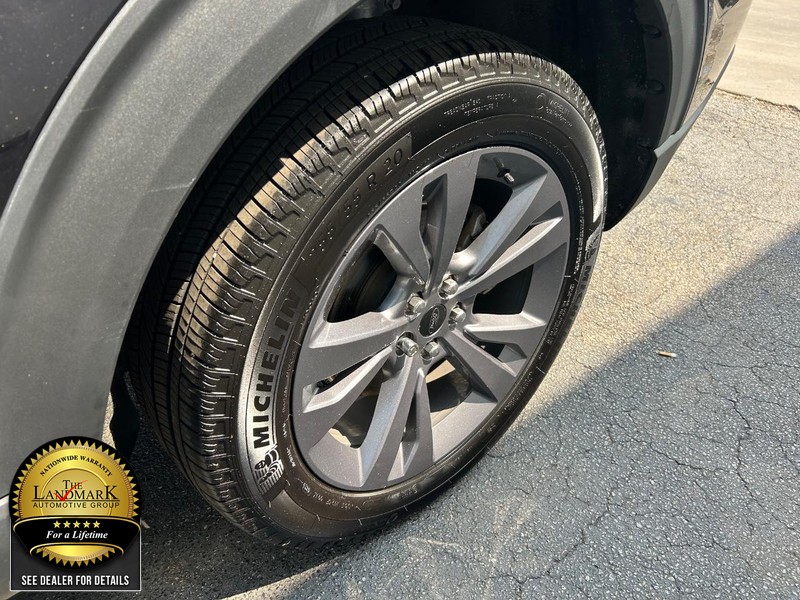 Ford Explorer Vehicle Full-screen Gallery Image 22