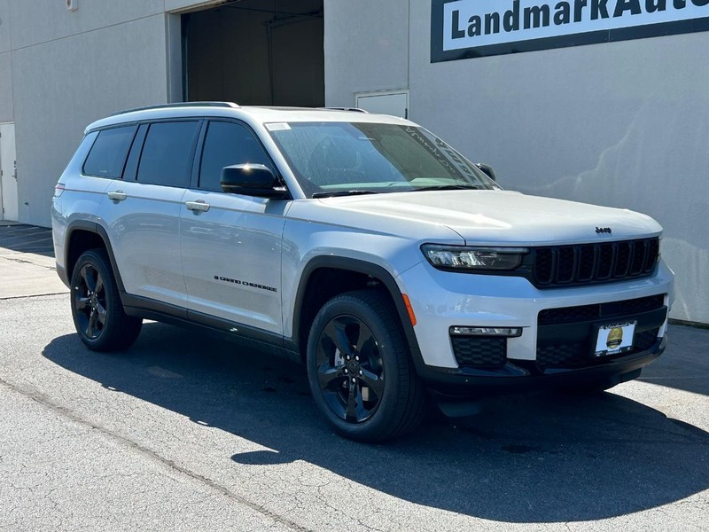 Jeep Grand Cherokee L Vehicle Full-screen Gallery Image 2