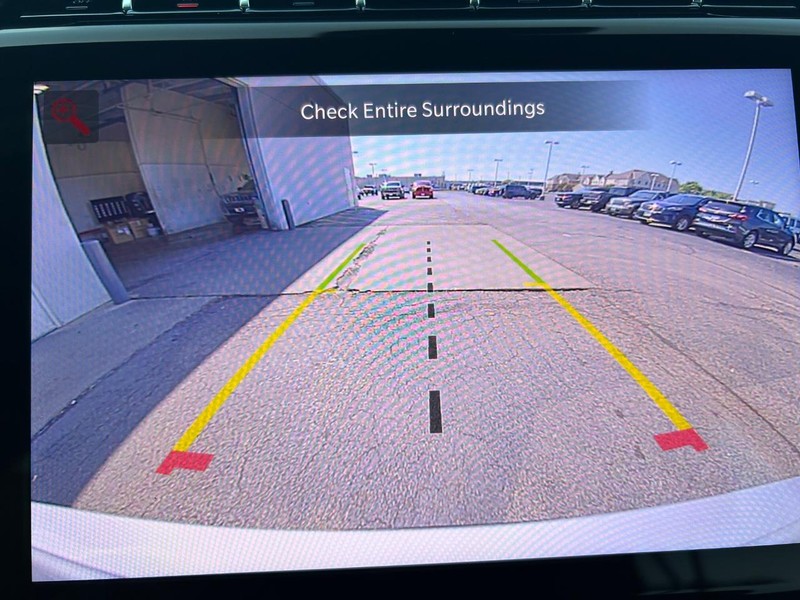 Jeep Grand Cherokee L Vehicle Full-screen Gallery Image 8