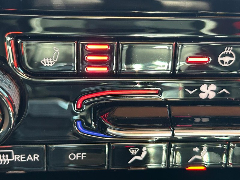 Jeep Grand Cherokee L Vehicle Full-screen Gallery Image 9