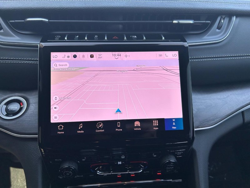 Jeep Grand Cherokee L Vehicle Full-screen Gallery Image 15