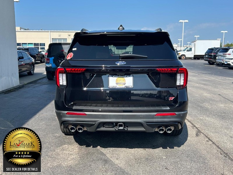 Ford Explorer Vehicle Full-screen Gallery Image 7