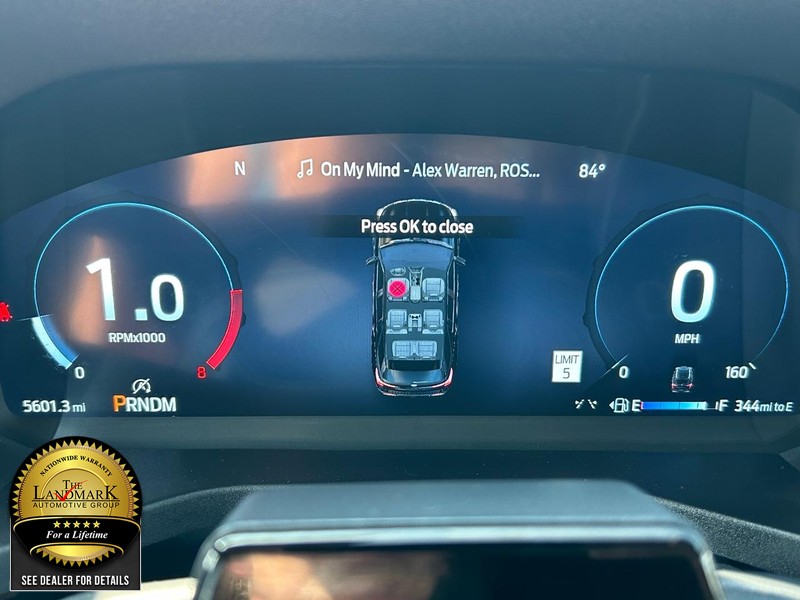 Ford Explorer Vehicle Full-screen Gallery Image 12