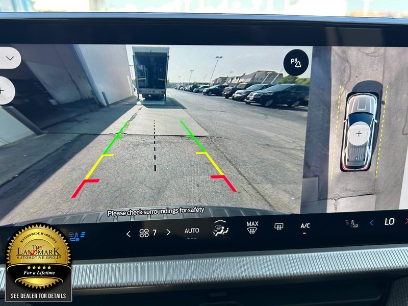 Ford Explorer Vehicle Full-screen Gallery Image 13