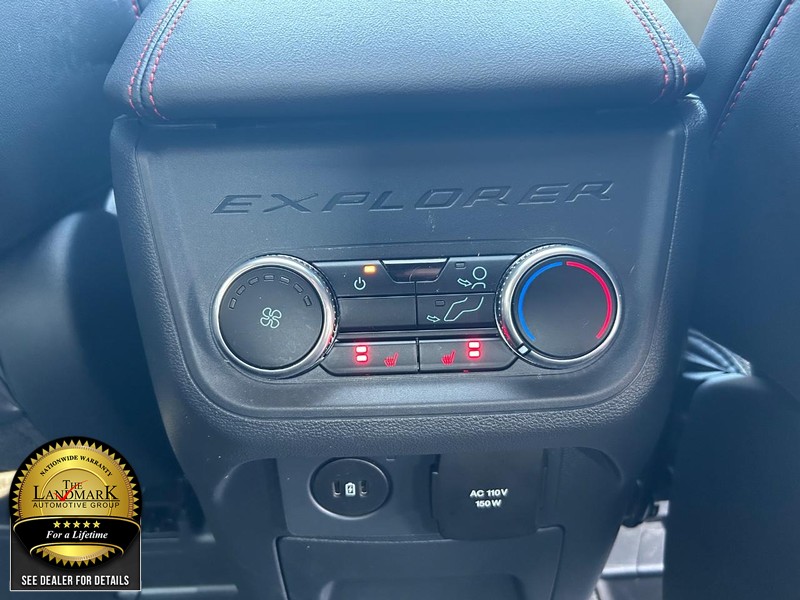 Ford Explorer Vehicle Full-screen Gallery Image 16