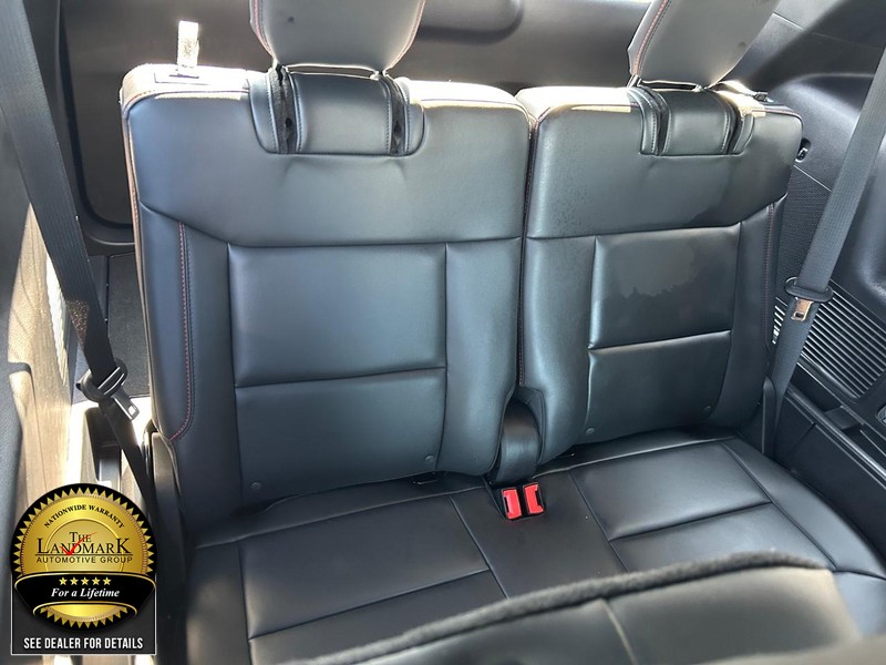 Ford Explorer Vehicle Full-screen Gallery Image 17