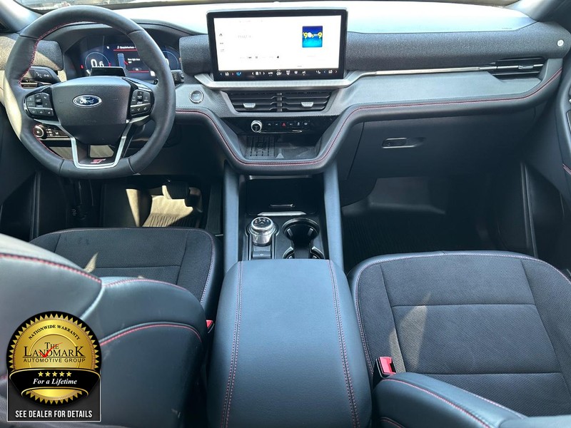 Ford Explorer Vehicle Full-screen Gallery Image 18