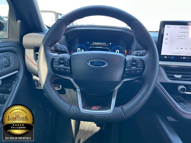 Ford Explorer Vehicle Full-screen Gallery Image 19