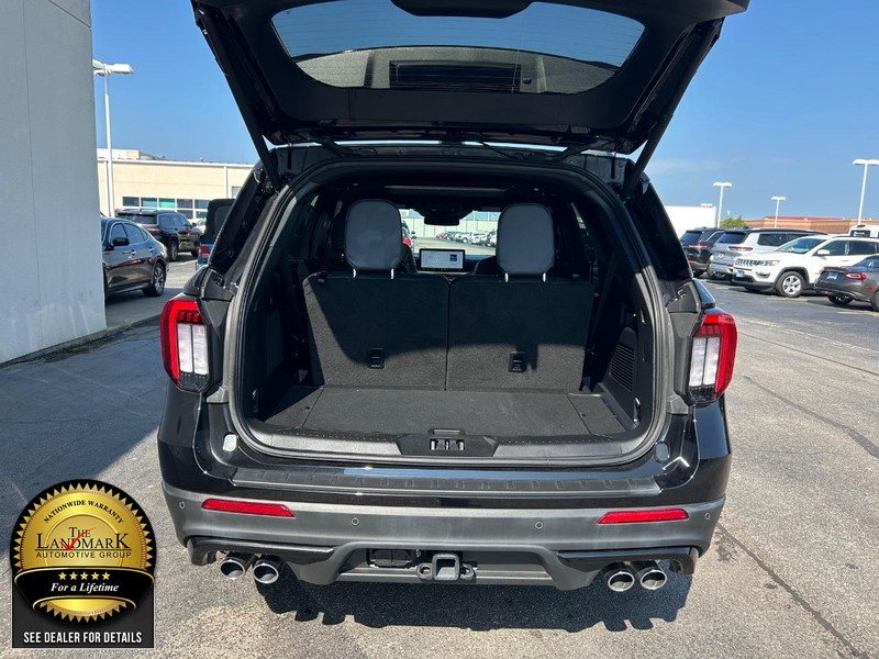 Ford Explorer Vehicle Full-screen Gallery Image 21