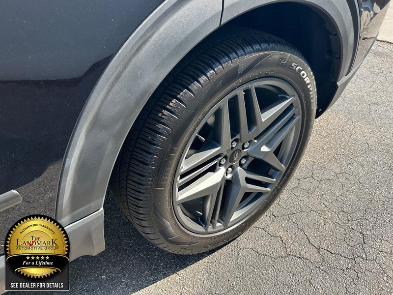 Ford Explorer Vehicle Full-screen Gallery Image 22