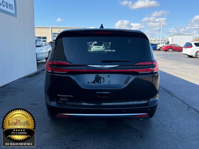 Chrysler Pacifica Vehicle Full-screen Gallery Image 7