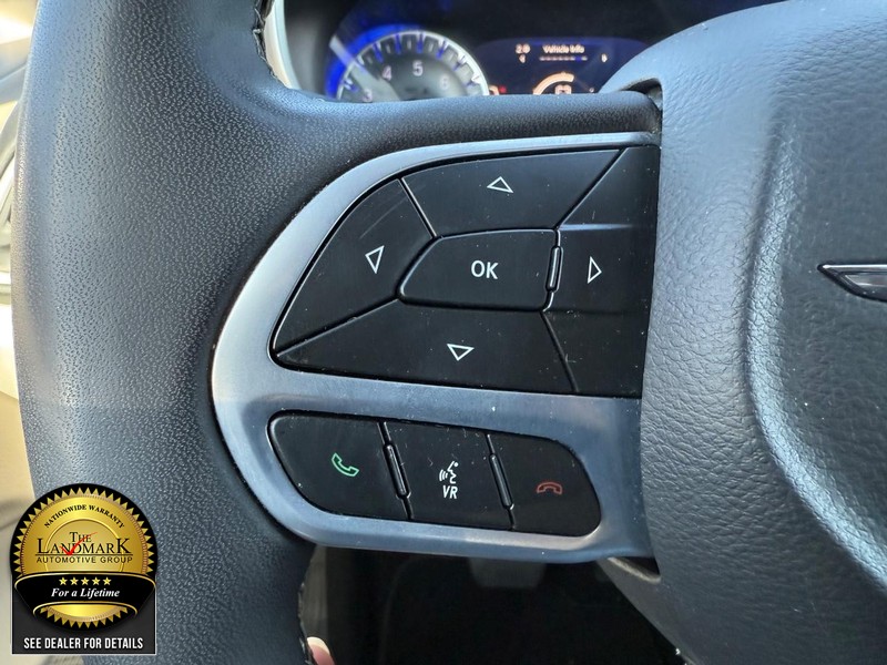 Chrysler Pacifica Vehicle Full-screen Gallery Image 10