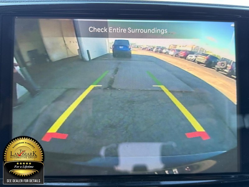 Chrysler Pacifica Vehicle Full-screen Gallery Image 13