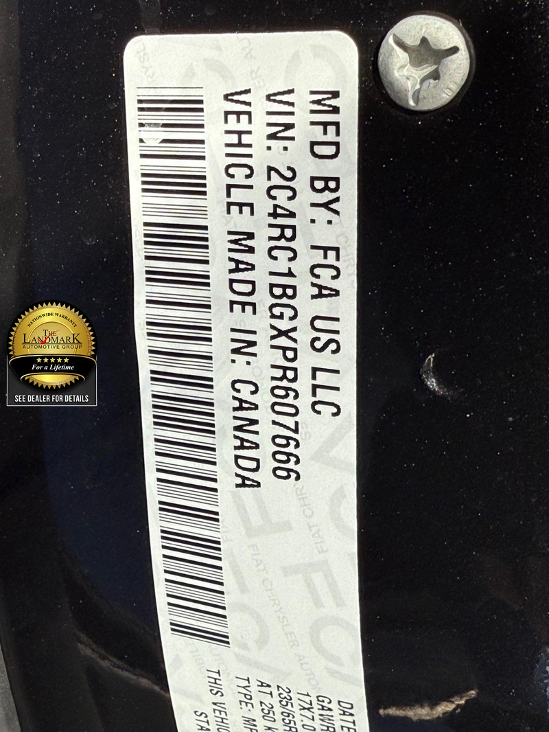 Chrysler Pacifica Vehicle Full-screen Gallery Image 22