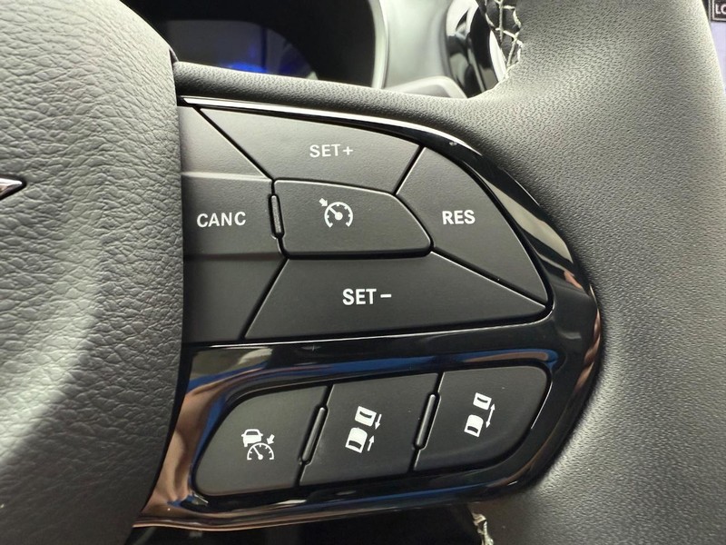 Chrysler Pacifica Vehicle Full-screen Gallery Image 7