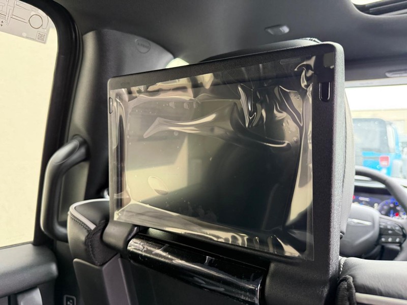 Chrysler Pacifica Vehicle Full-screen Gallery Image 12